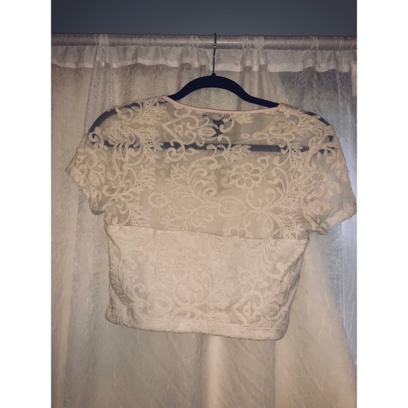 cream crop ~ lace detailing - Picture 5 of 5